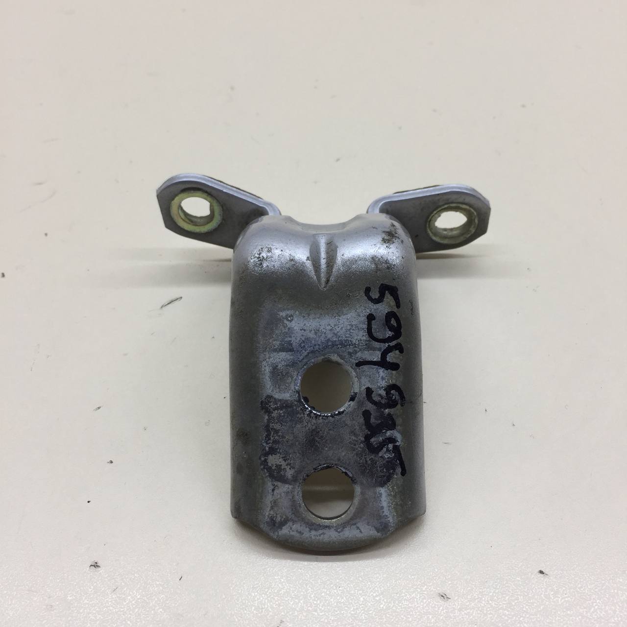 Петля двери передней правой верхняя Nissan Maxima (a36) 2015-2023