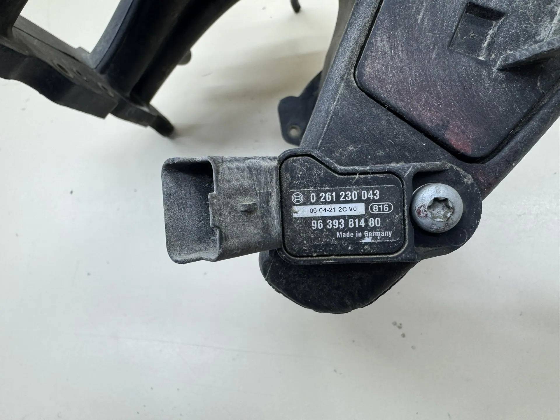 Коллектор впускной Peugeot 206 1998-2012