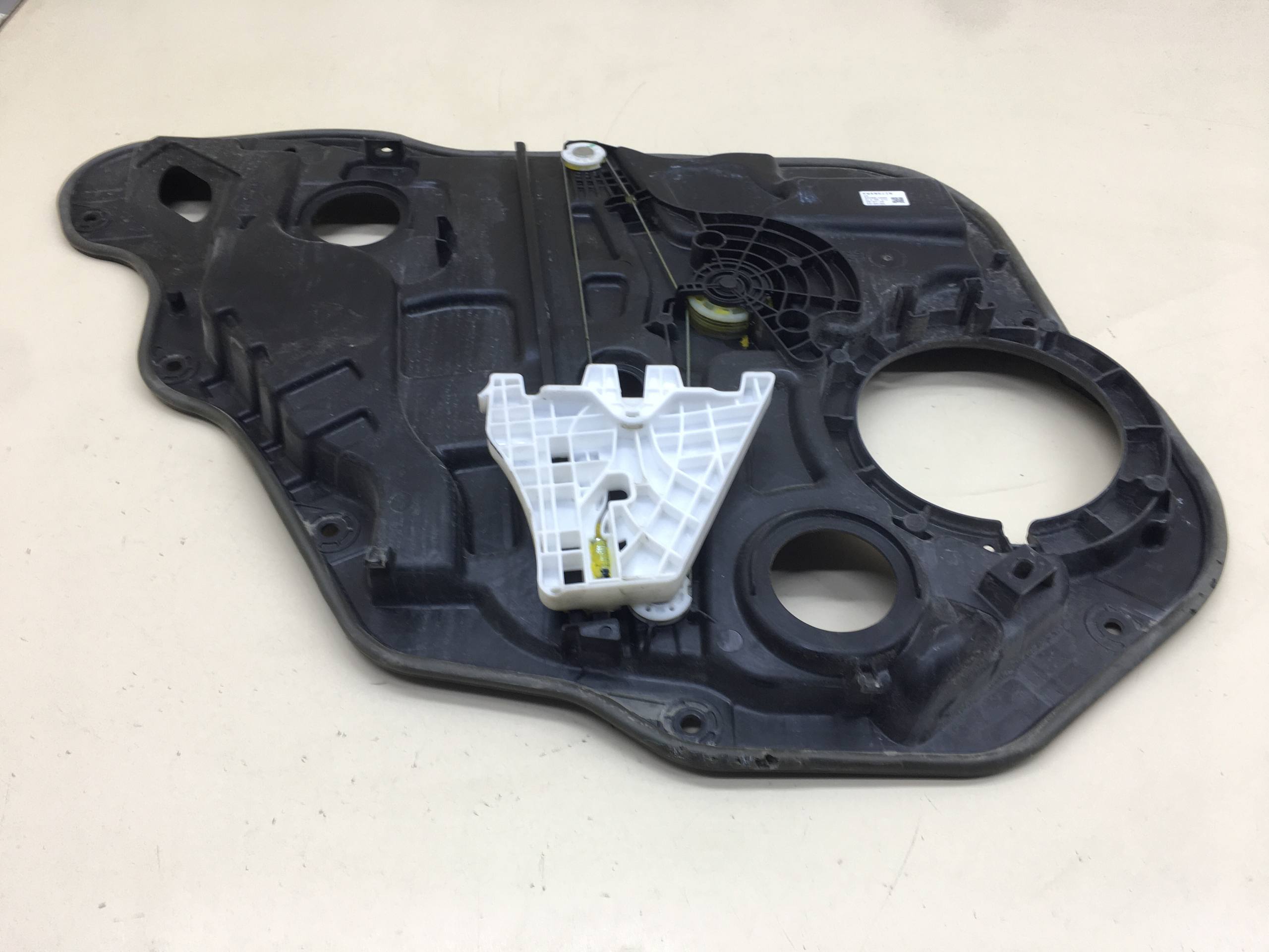 Стеклоподъемник электр. задний правый Kia K5 (DL3) 2019>