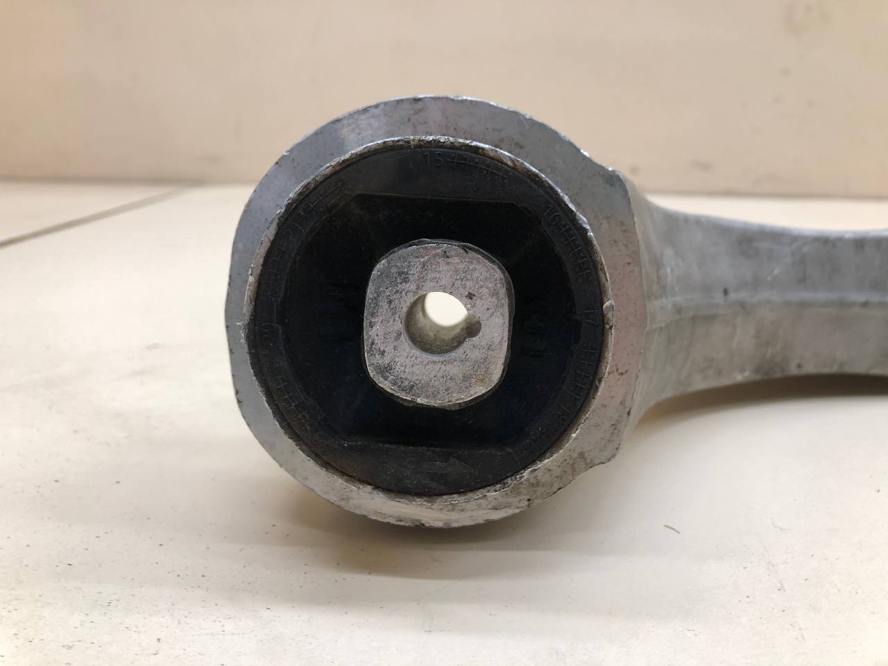 Рычаг передний нижний правый Audi A4 (B8) 2007-2011