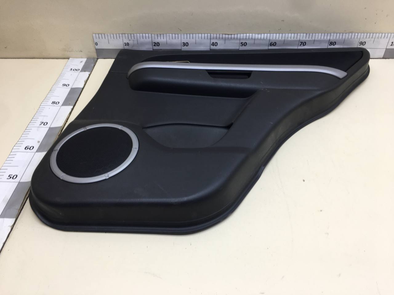 Обшивка двери задней правой Suzuki Grand Vitara 2005-2015