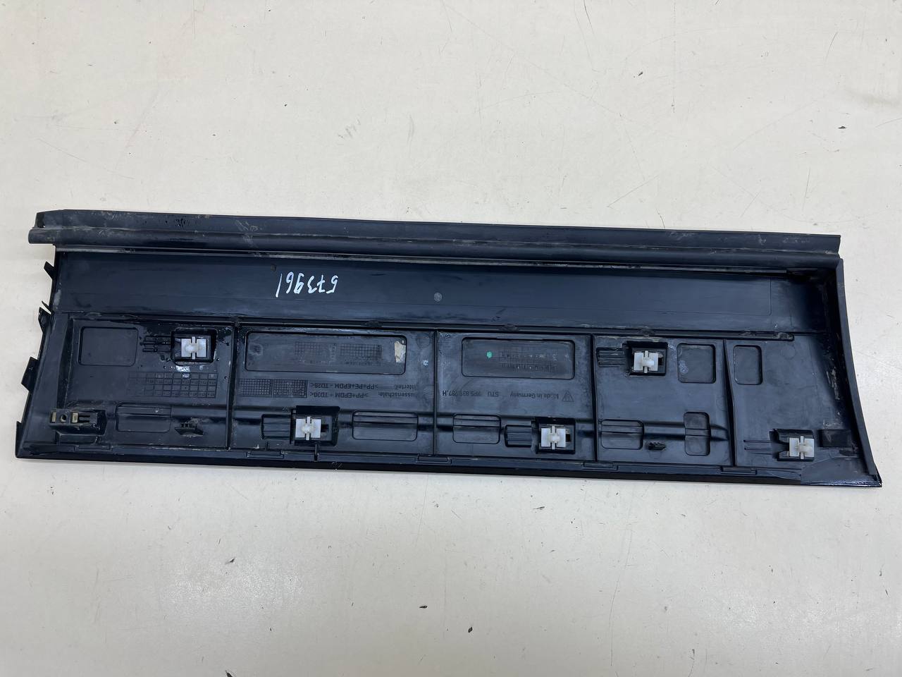 Накладка двери задней левой Porsche Cayenne 2010-2017