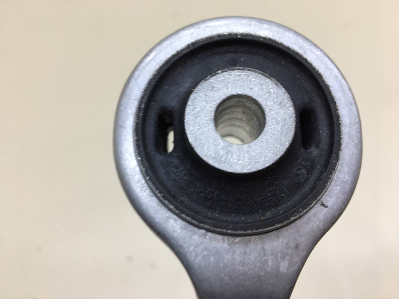 Рычаг передний верхний правый Skoda Superb 2002-2008