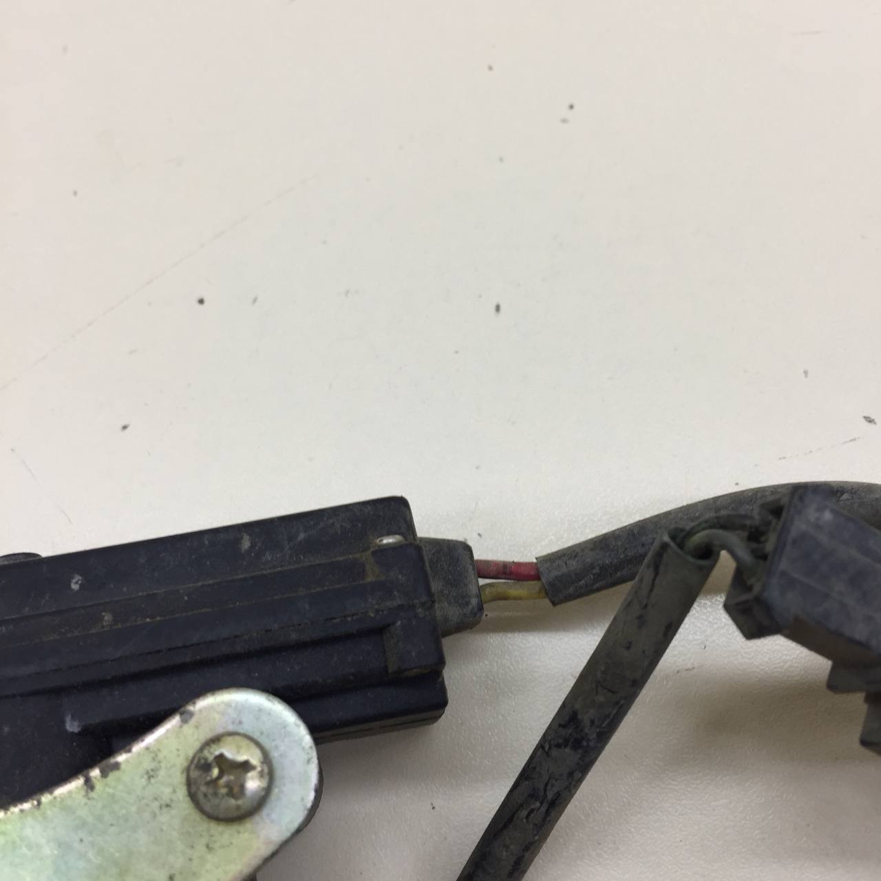 Замок двери задней левой Chevrolet Niva 2002-2009