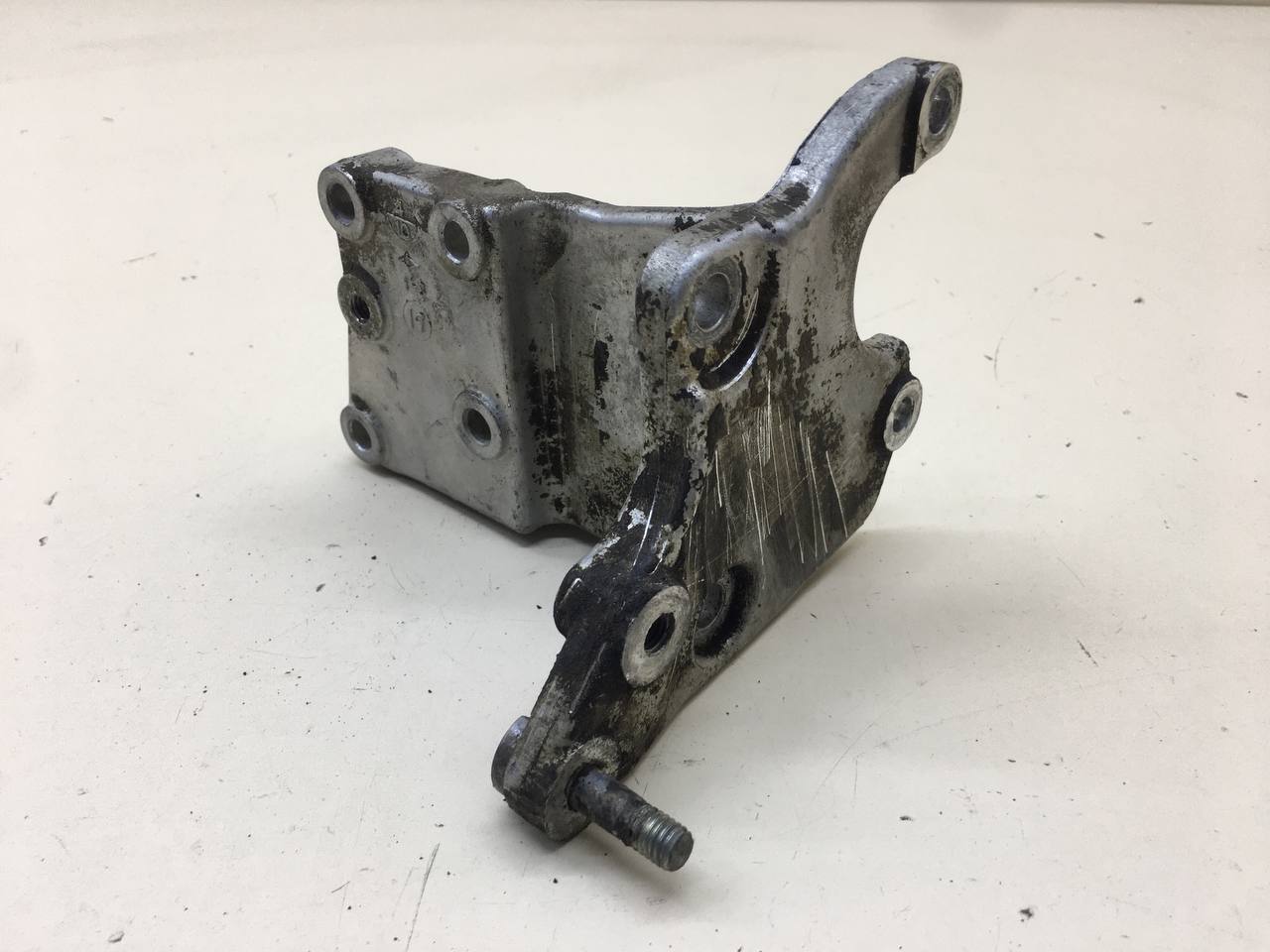 Кронштейн гидроусилителя Suzuki Liana 2001-2007