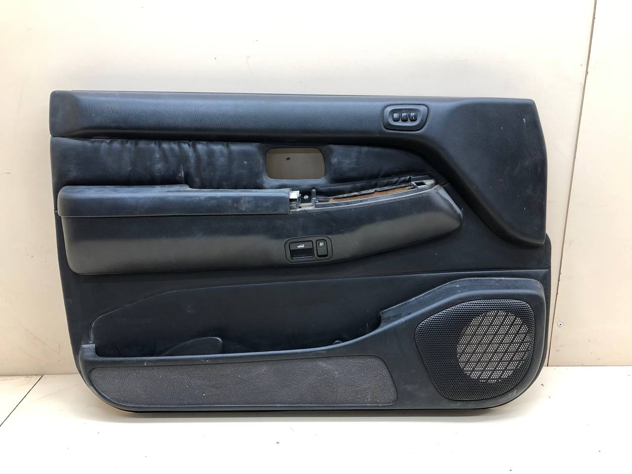 Обшивка двери передней левой Infiniti QX4 (JR50) 1996-2003г