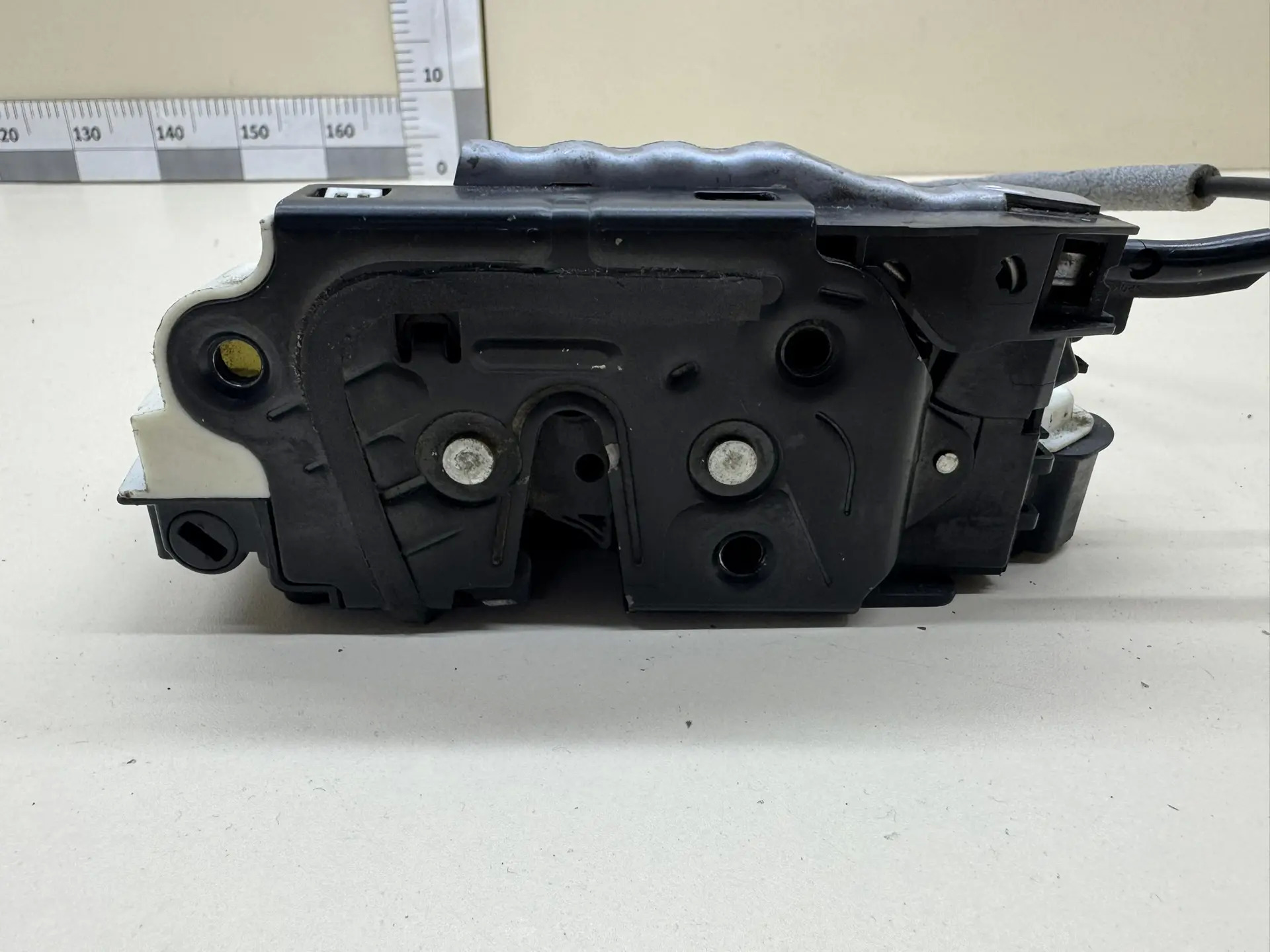 Замок двери задней правой Skoda Rapid 2012-2020