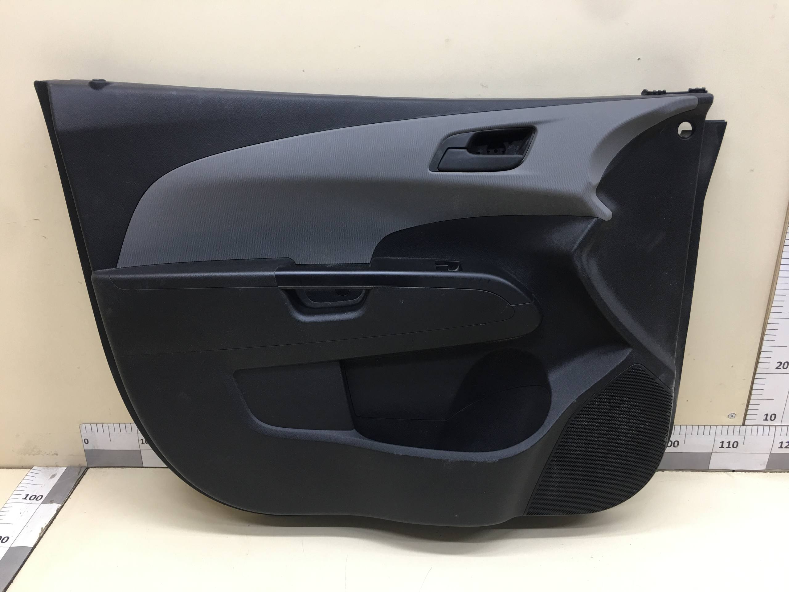 Обшивка двери передней левой Chevrolet Aveo T300 2011>