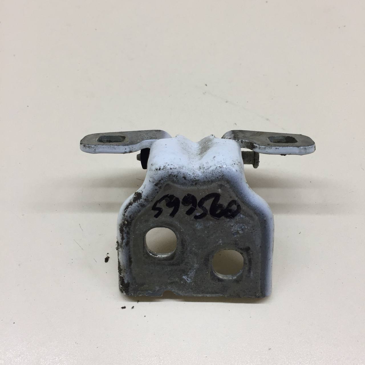 Петля двери Lada Vesta 2015>