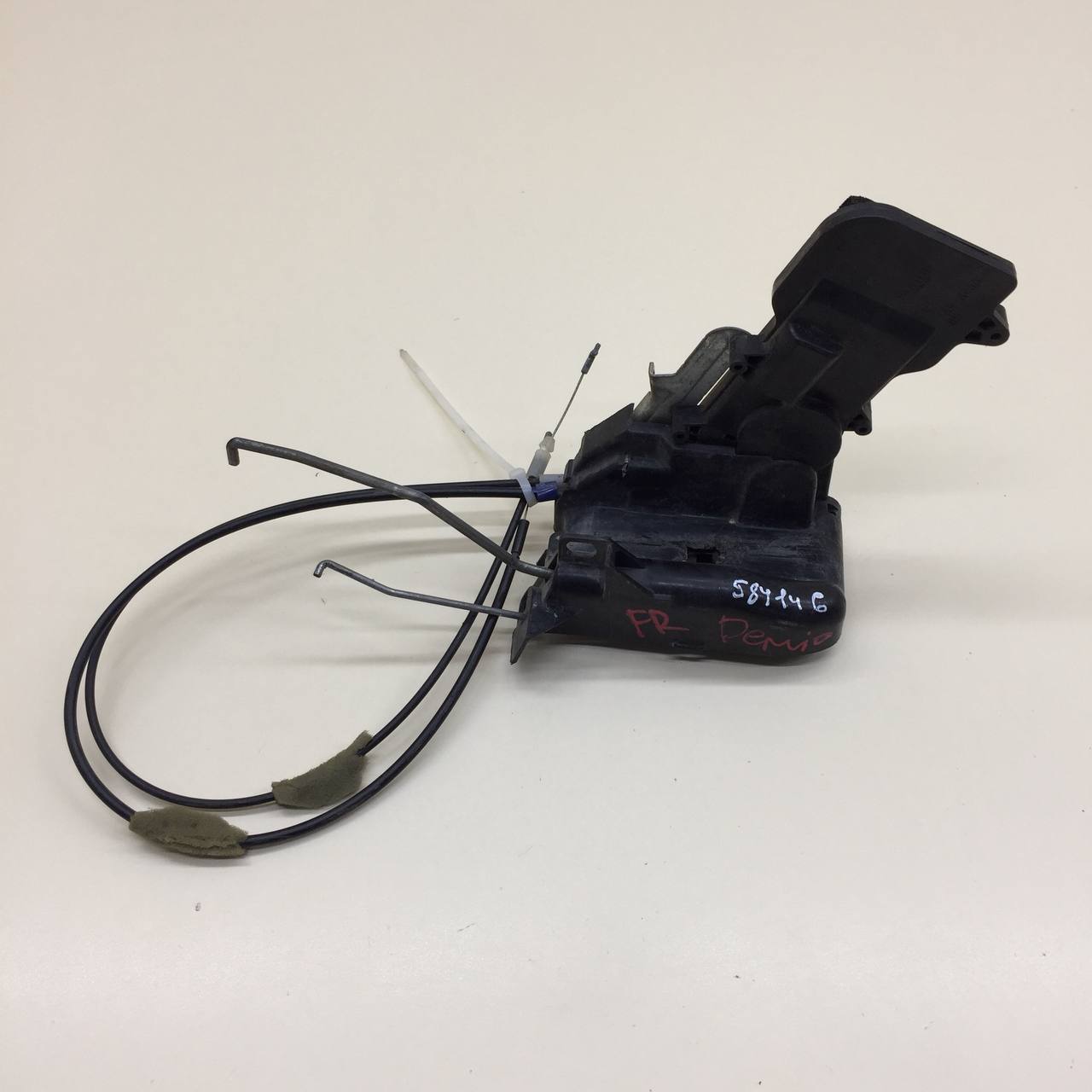 Замок двери передней правой Mazda Demio (DY) 2002-2007