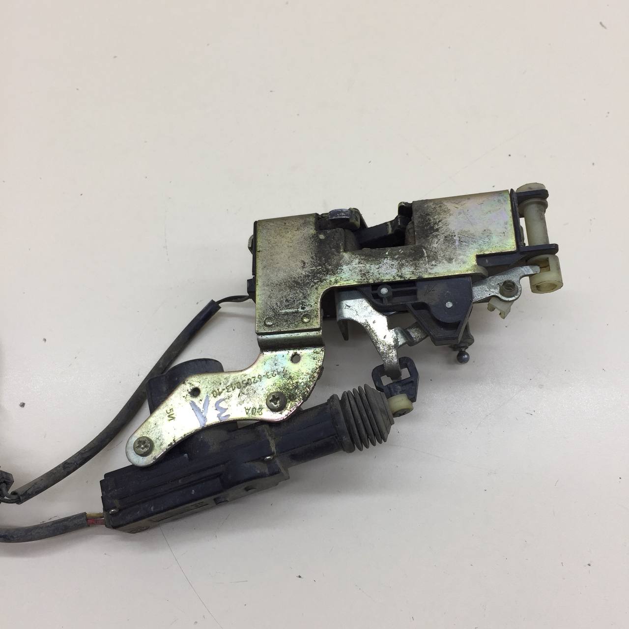 Замок двери задней левой Chevrolet Niva 2002-2009