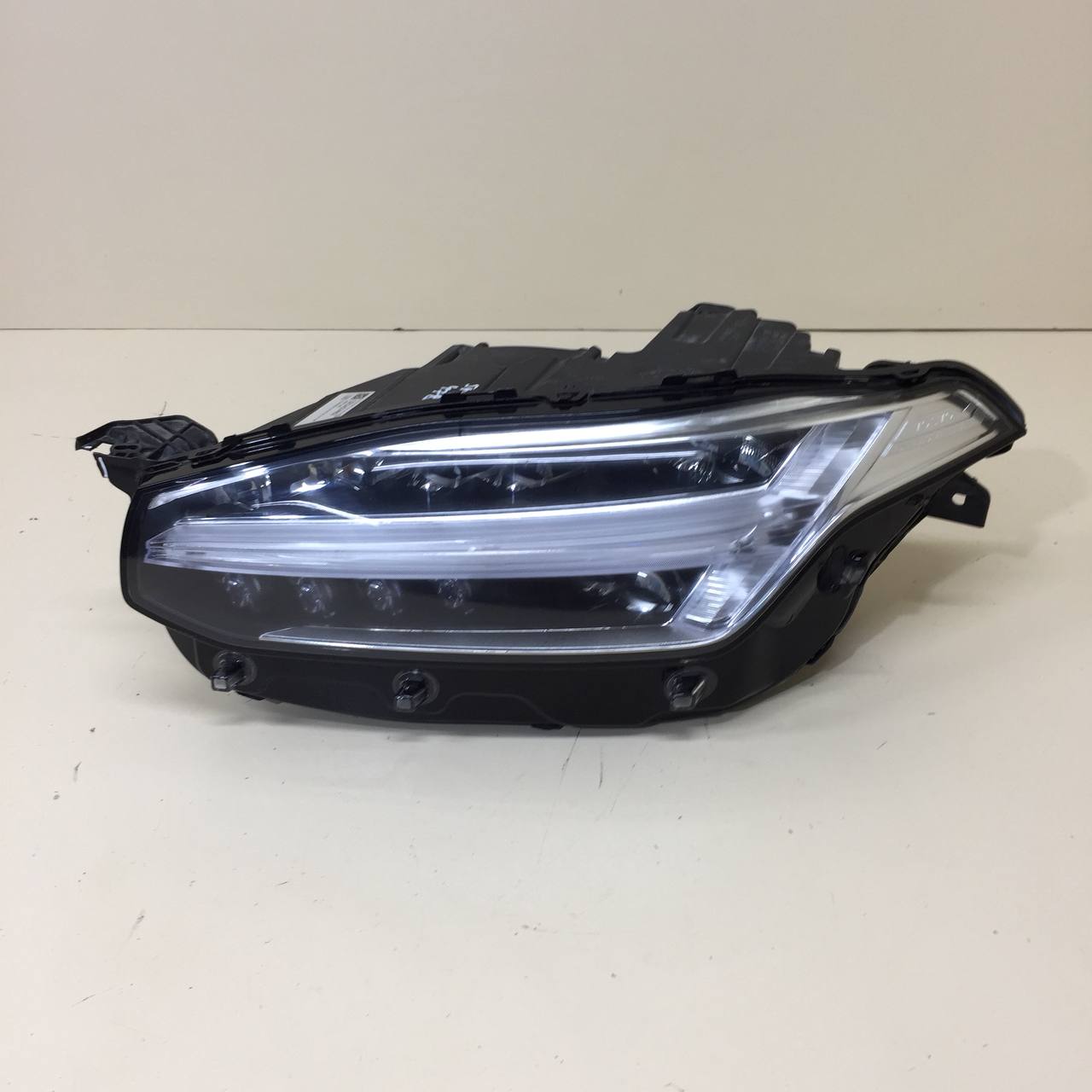 Фара левая Volvo XC90 2015>