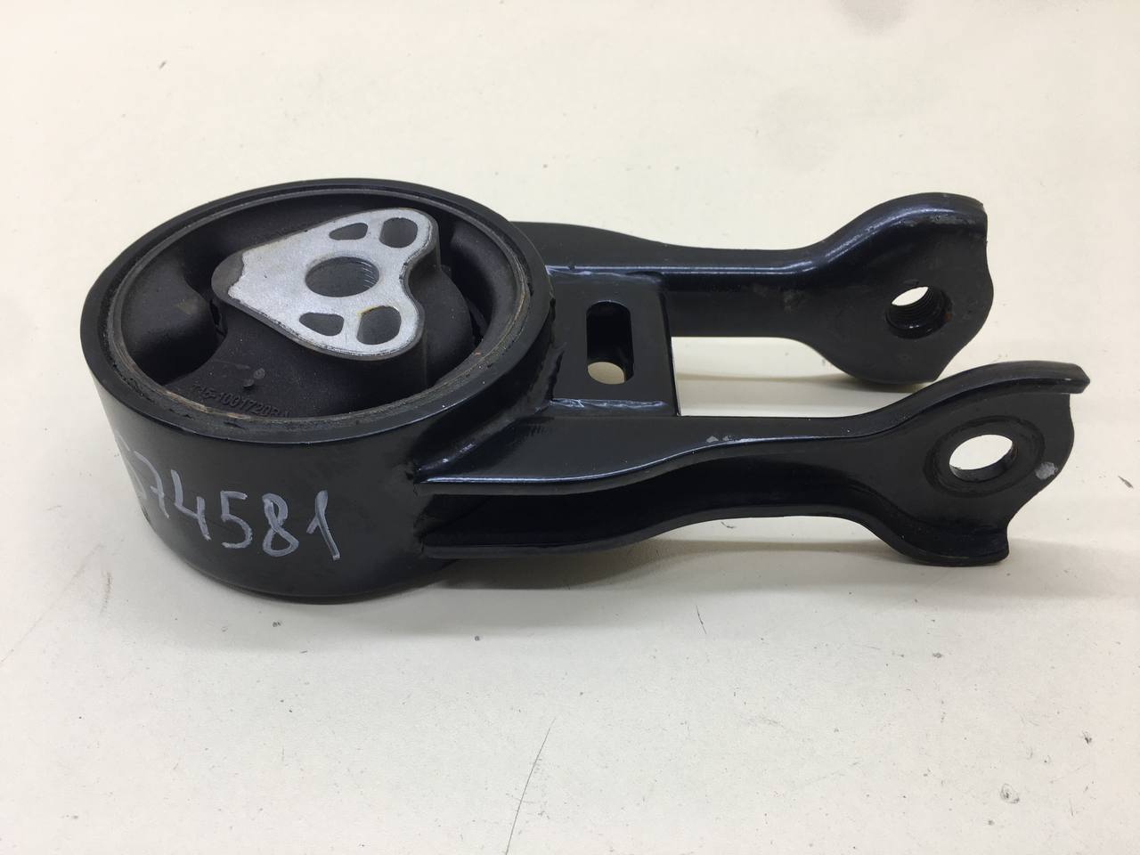 Опора двигателя задняя Chery Tiggo 4 2017>