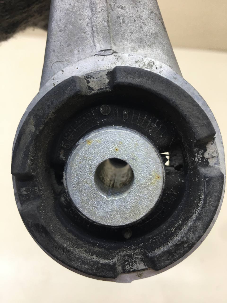 Рычаг передний верхний левый Mercedes-Benz C-Class (W205) 2014>