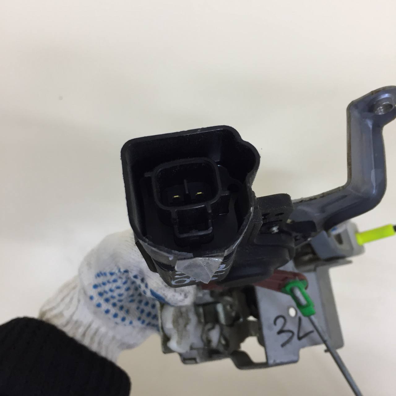 Замок двери задней левой Peugeot 107 2006-2014