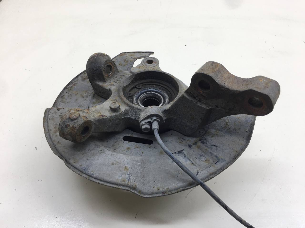 Кулак поворотный передний правый Geely Emgrand EC7 2008>