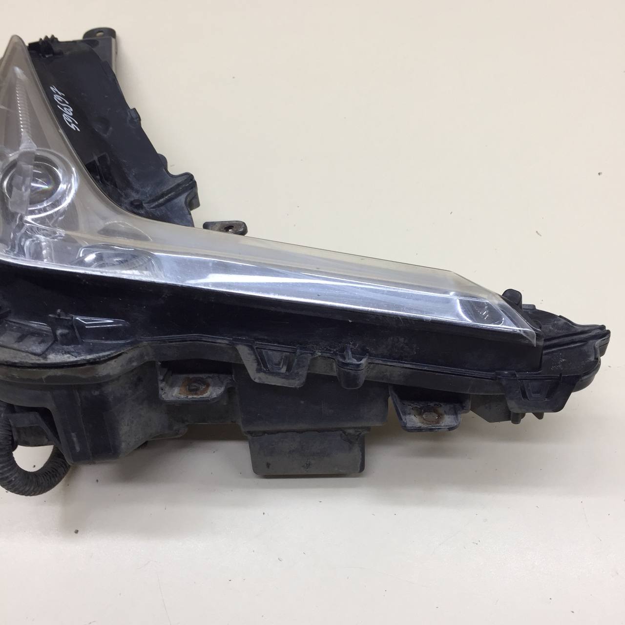 Фара противотуманная правая Lexus LX450D/570 2015>