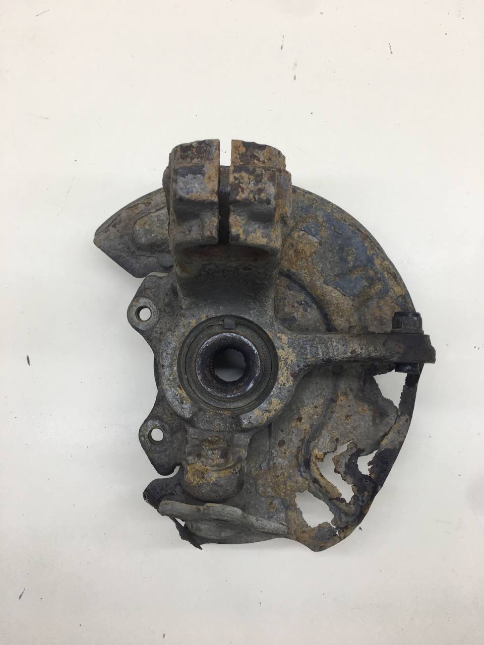 Кулак поворотный передний правый Skoda Rapid 2012-2020