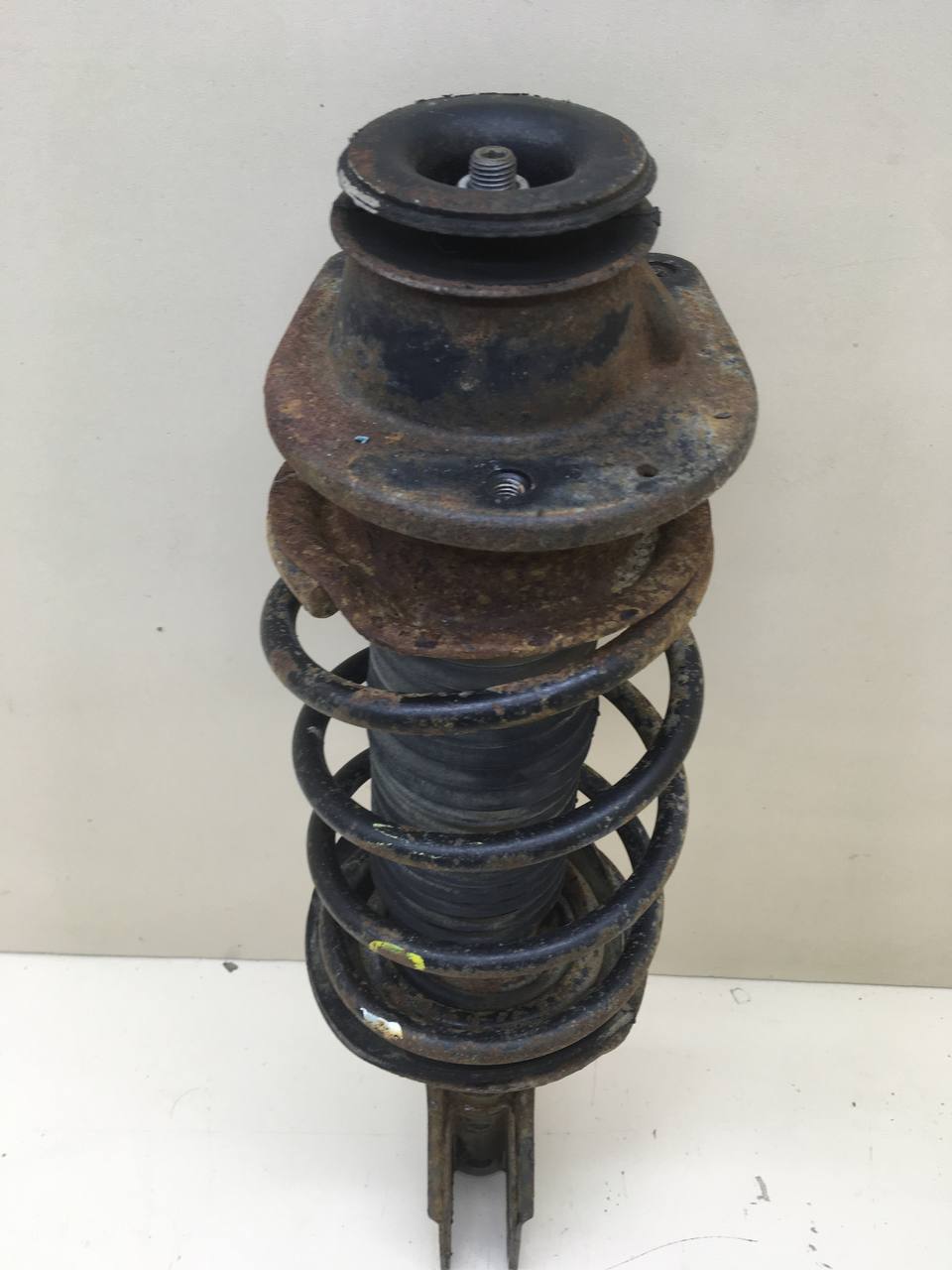 Амортизатор передний Fiat Albea 2002-2012