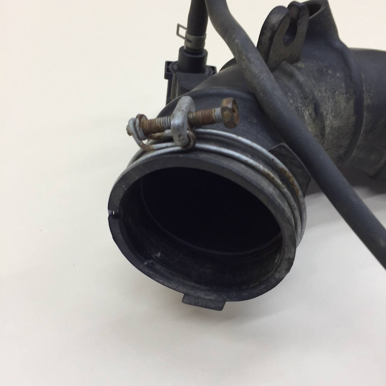 Патрубок воздушного фильтра Toyota Rav 4 (A20) 2000-2005