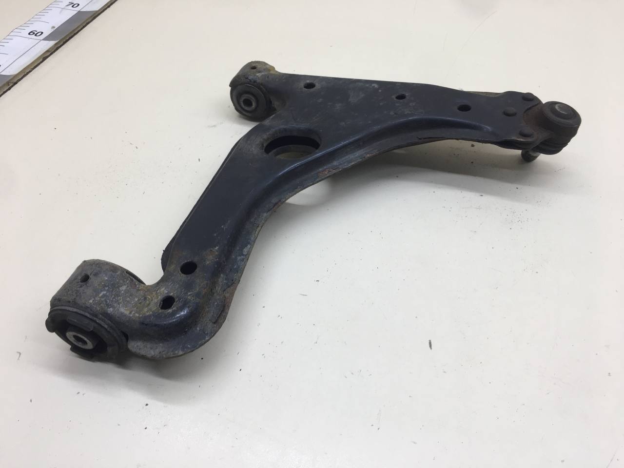 Рычаг передний левый Opel Astra H / Family 2004-2015