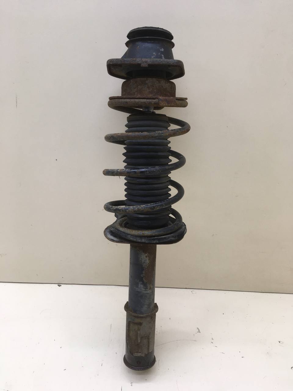 Амортизатор передний Fiat Albea 2002-2012