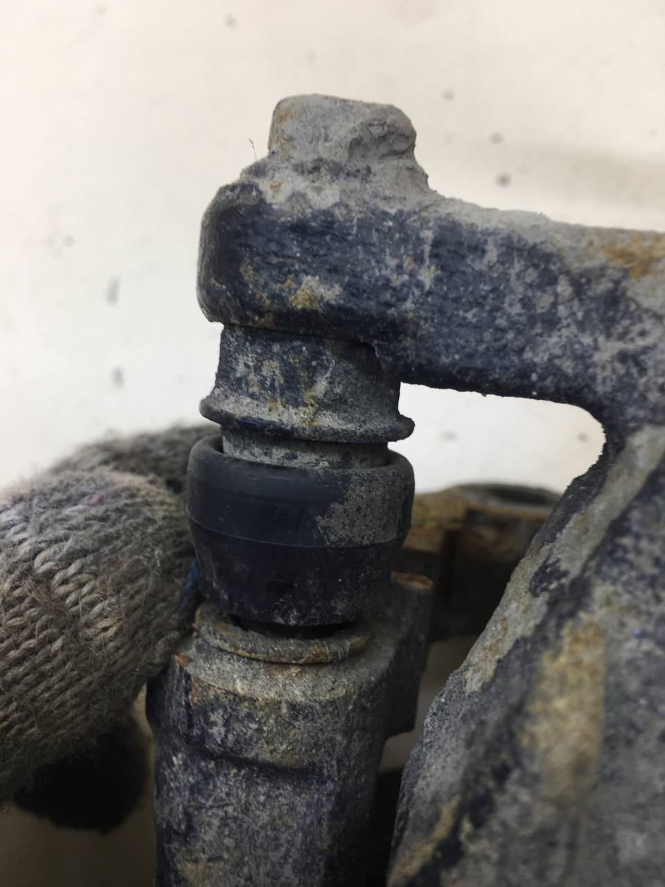 Суппорт передний левый Suzuki Grand Vitara 2005-2015