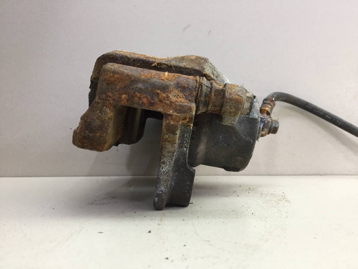 Суппорт передний левый Toyota Progres (G10) 1998-2007