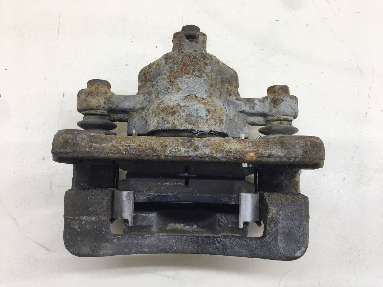 Суппорт задний левый Kia Cerato (TD) 2009-2013