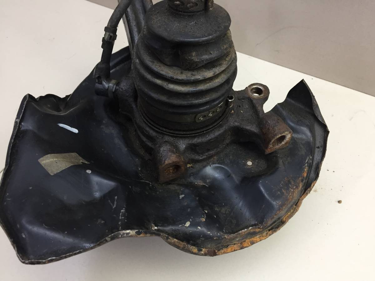 Кулак поворотный передний правый Toyota Crown (S150) 1995-2001