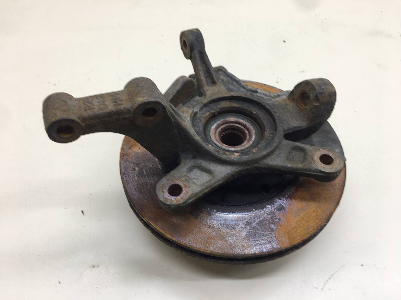 Кулак поворотный передний правый Chevrolet Aveo T200 2003-2008