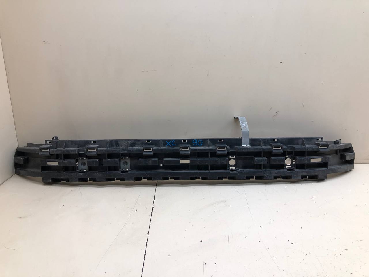 Усилитель заднего бампера Volvo XC90 2002-2015
