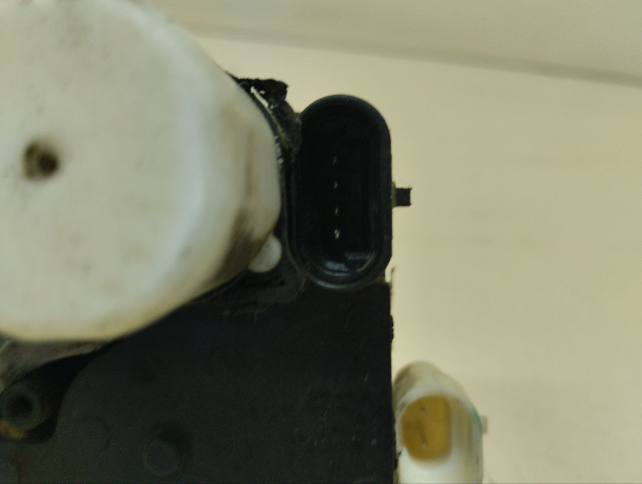 Замок двери передней левой Chevrolet TrailBlazer (GMT360) 2001-2010