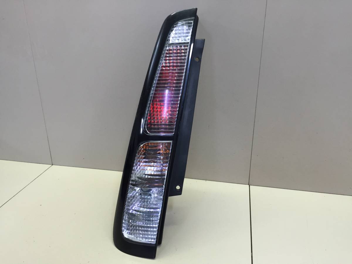 Фонарь задний левый Nissan Cube (Z10) 1998-2002