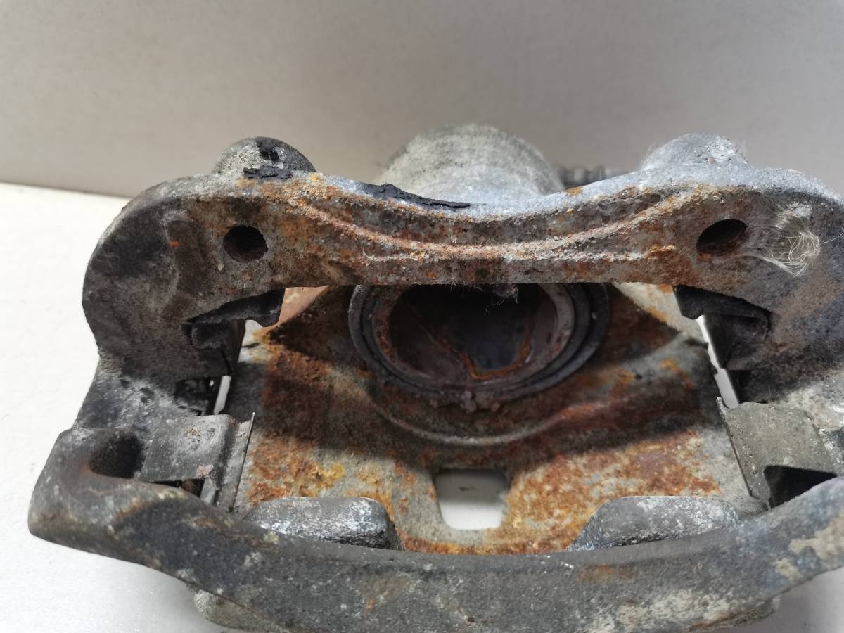 Суппорт передний правый Nissan Pulsar (N15) 1995-2000