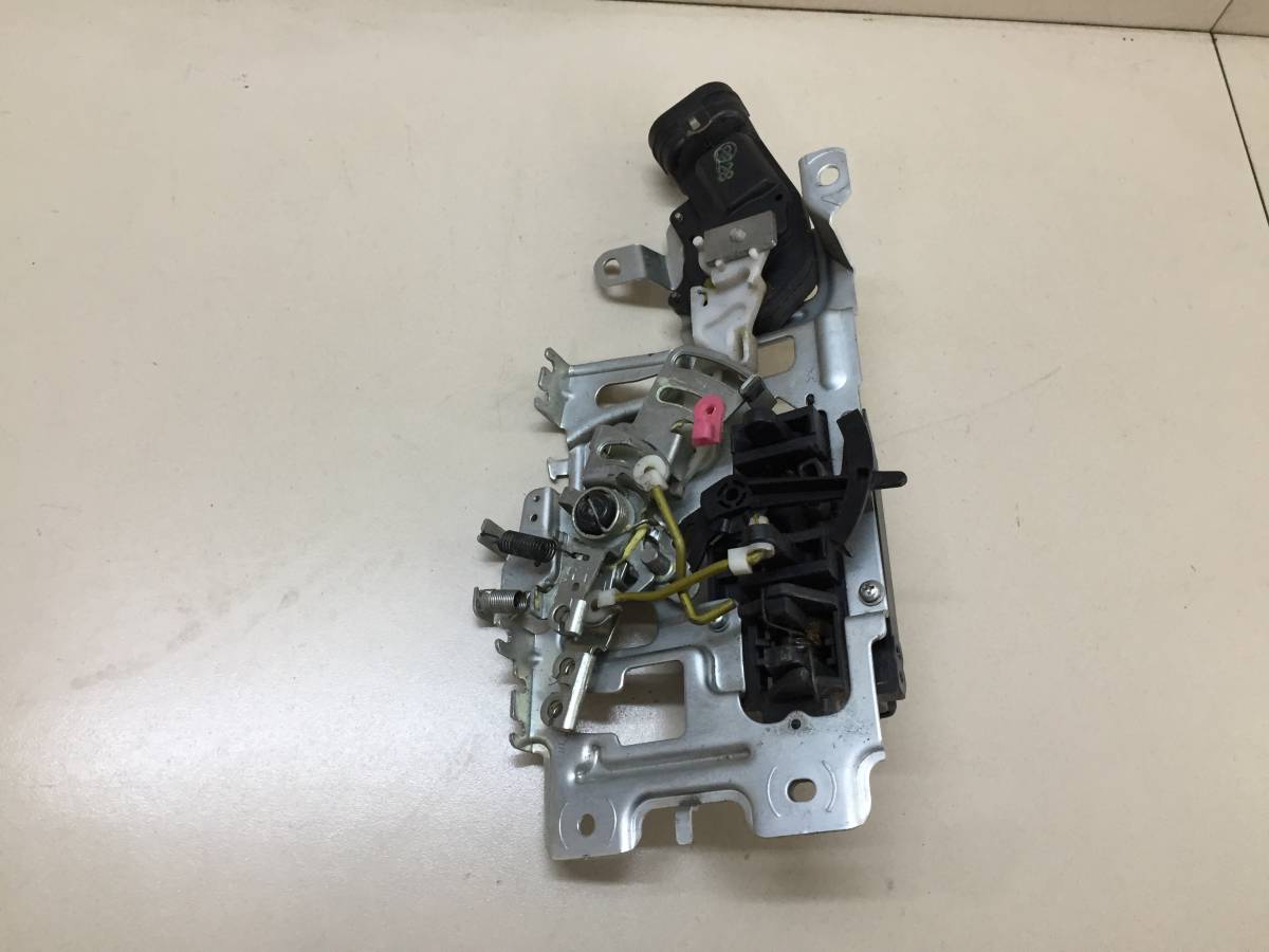 Замок двери задней левой Toyota Noah (R60) 2001-2007