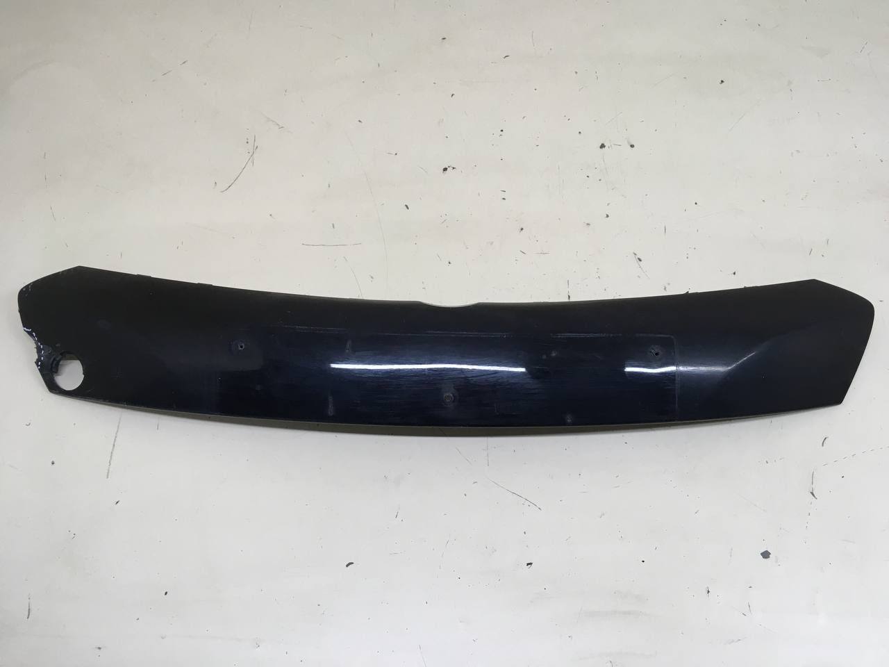 Накладка переднего бампера центральная Hyundai Genesis (BH) 2008-2014