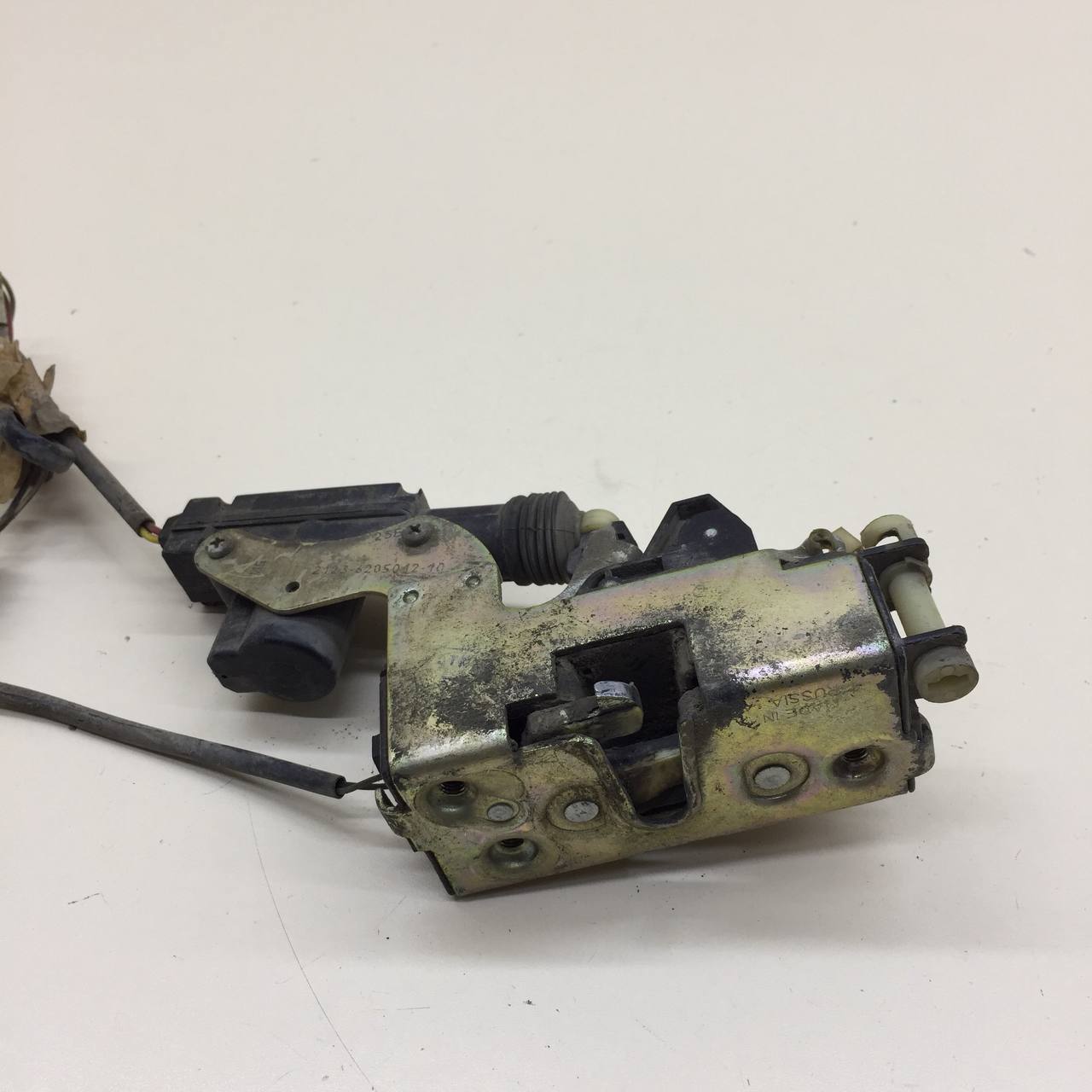 Замок двери задней правой Chevrolet Niva 2002-2009