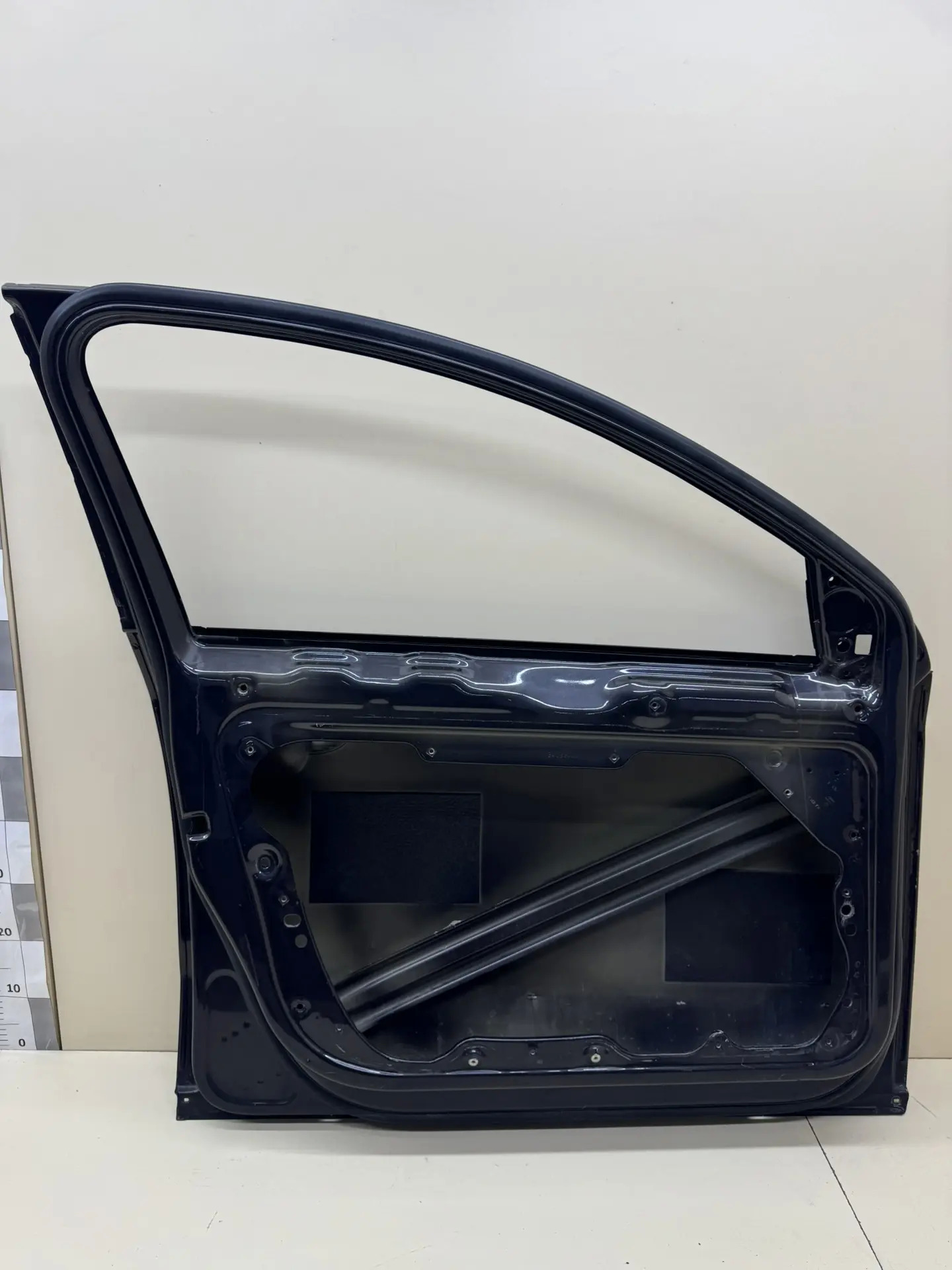 Дверь передняя левая Volkswagen Passat B6 2005-2010