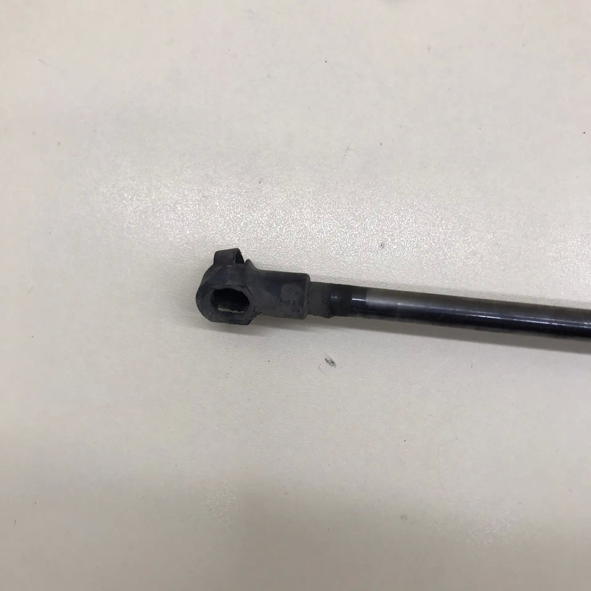 Амортизатор двери багажника Nissan Qashqai (J11) 2014>