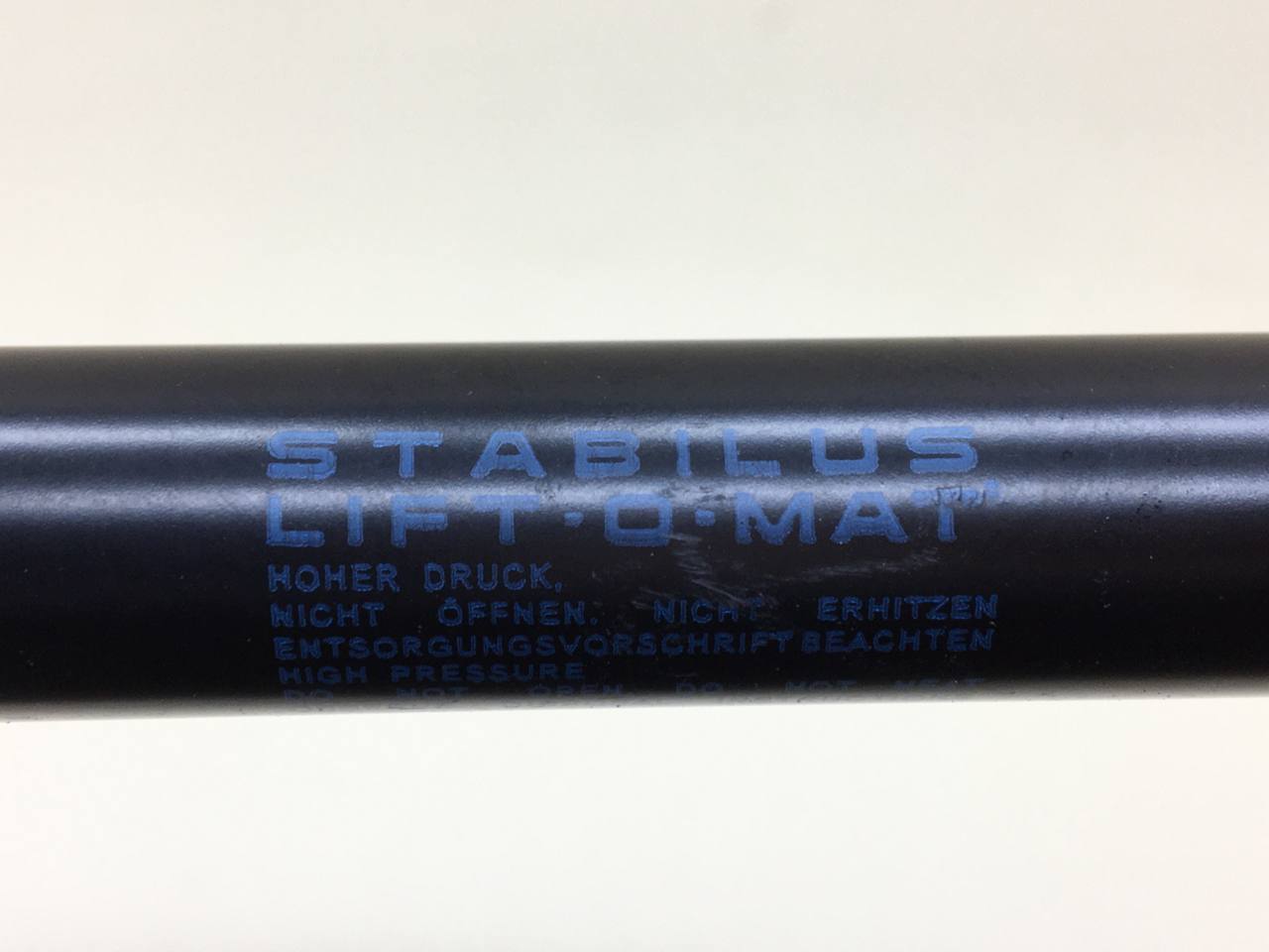 Амортизатор двери багажника Lada Granta 2011>