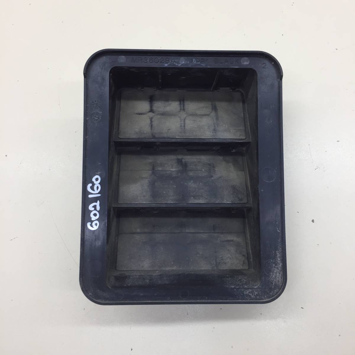 Решетка вентиляционная Mitsubishi Outlander (GF) 2012>