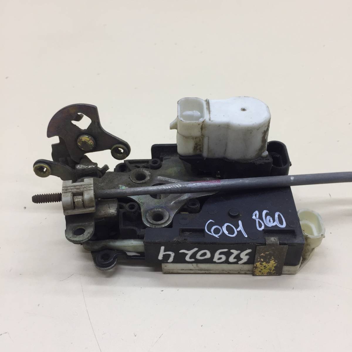 Замок двери передней левой Chevrolet TrailBlazer (GMT360) 2001-2010