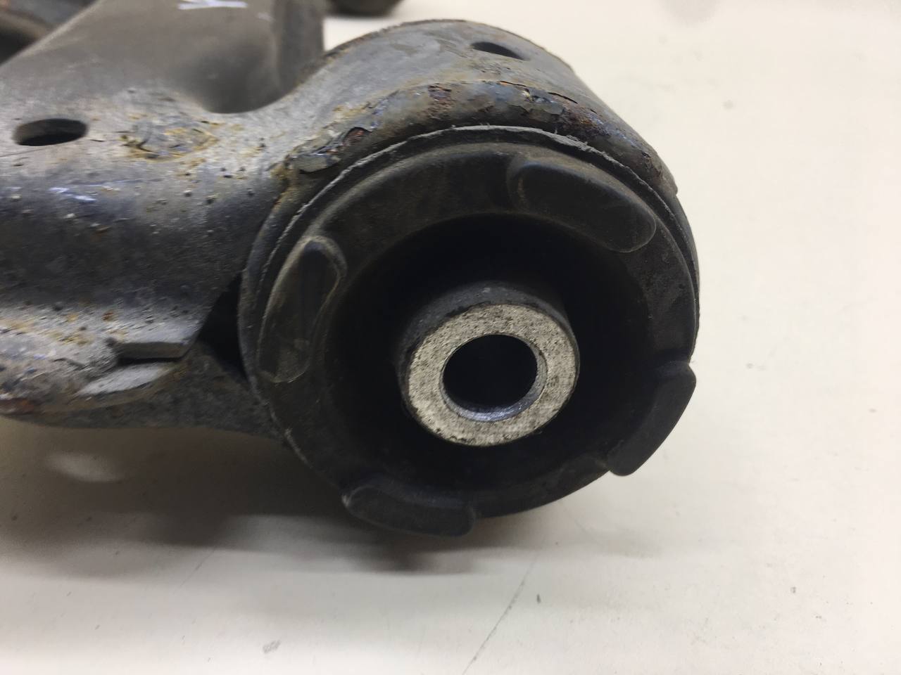 Рычаг передний левый Opel Astra H / Family 2004-2015