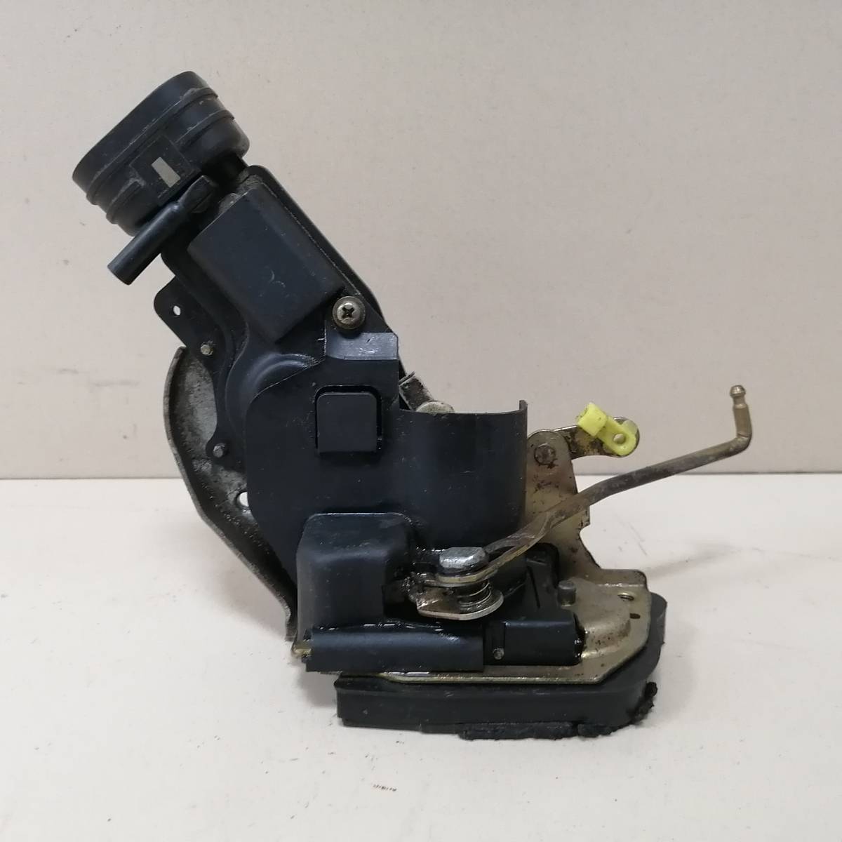 Замок двери задней левой Suzuki Grand Vitara 1998-2005