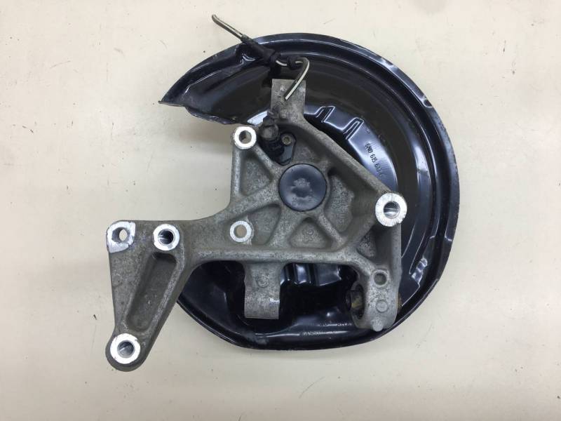 Кулак поворотный задний правый Volkswagen Passat B7 2011-2015