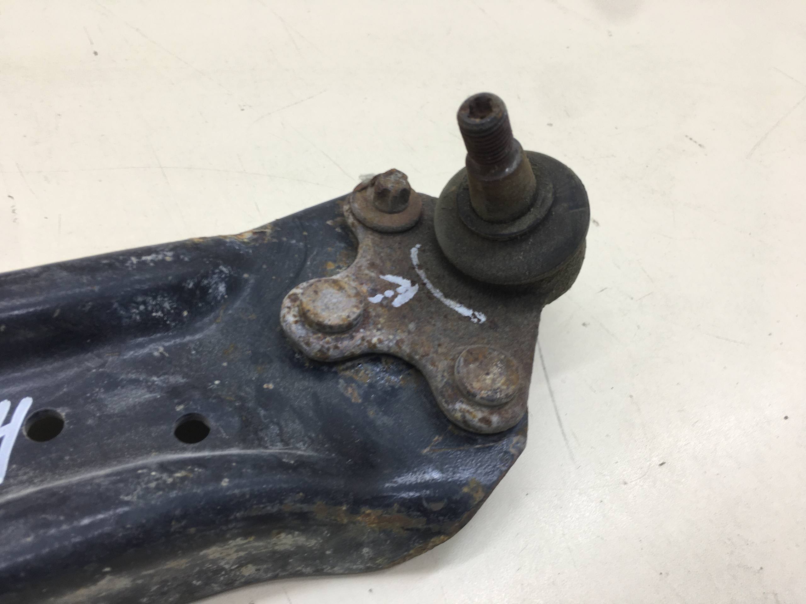 Рычаг передний правый Volkswagen Polo (HB) 2009>