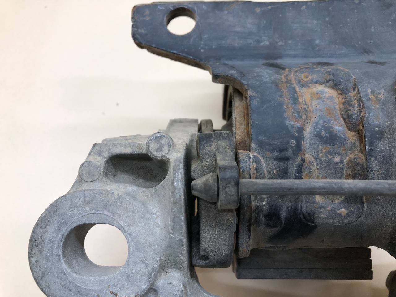 Опора двигателя левая Mazda CX-5 (KE) 2011-2017