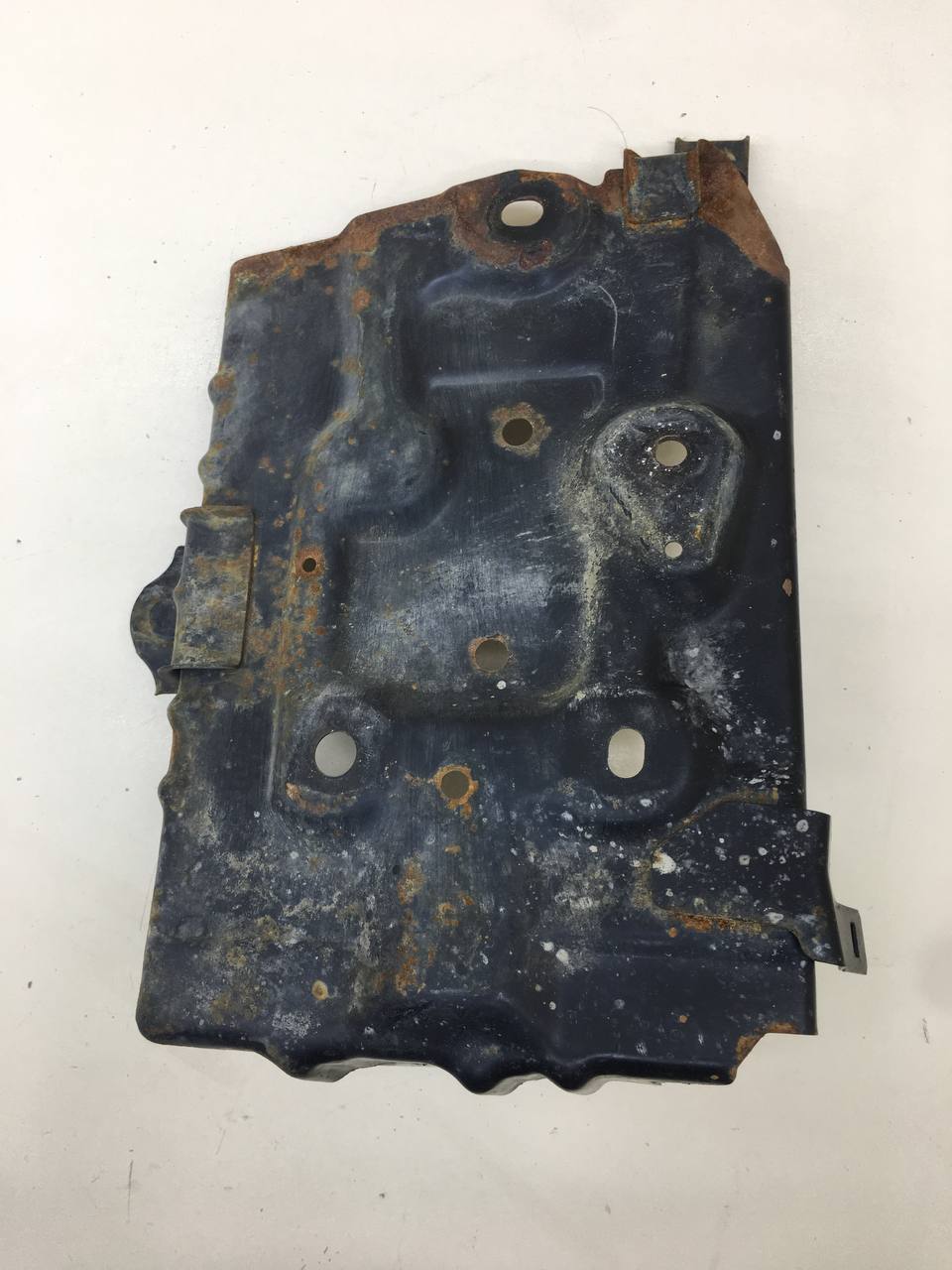 Крепление АКБ (корпус / подставка) Nissan Primera (P12) 2002-2007