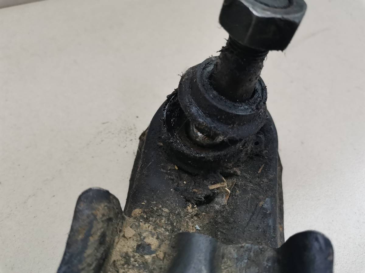 Рычаг передний левый Nissan Almera (N15) 1995-2000